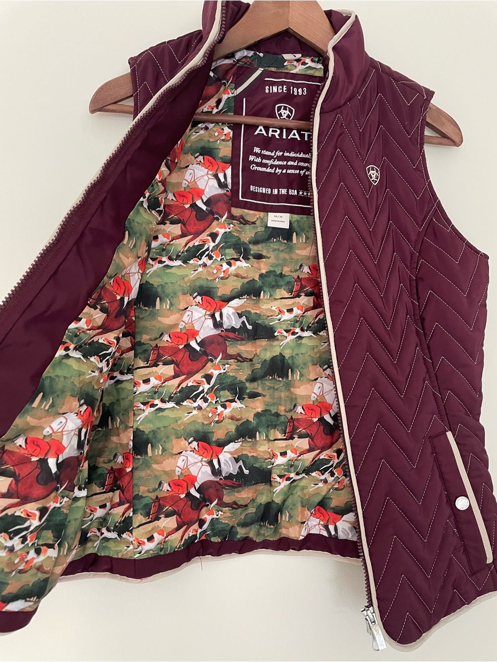 Ariat Quilted Insulated Zip Vest Medium Burgundy Equestrian Horse Print Lining - Picture 5 of 10